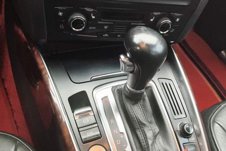 Used Audi Q5 2012 2.0TFSI Comfort Version Gear Lever
