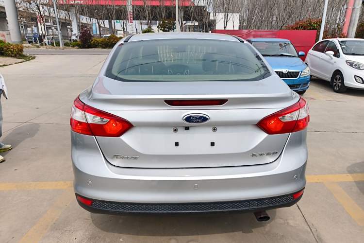 Used Ford Focus 2012 Sedan 1.6L Automatic Fashion Edition
