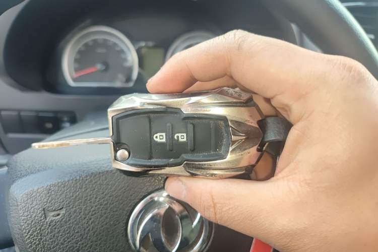 Used Dongfeng Yufeng Yufeng 2021 2.3T Power King Rear-Drive Logistics Vehicle Long Wheelbase High Roof Dual Rear Tires 6–9 Seats China VI Standard M9T
