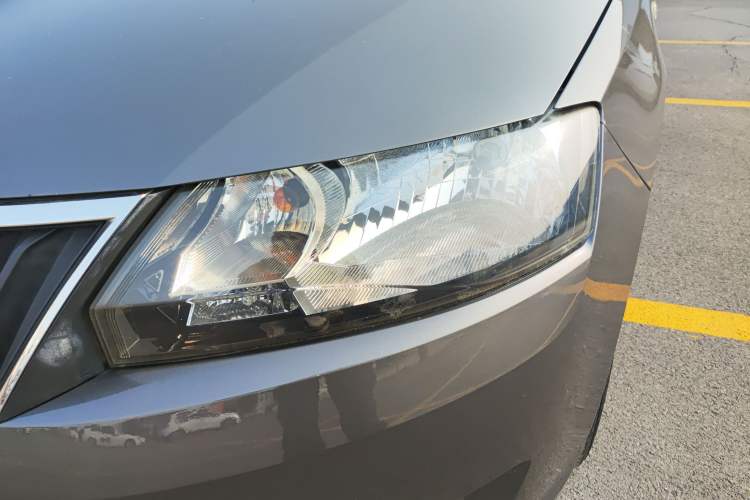 Used Skoda Rapid 2013 1.6L Manual Enjoyment Model