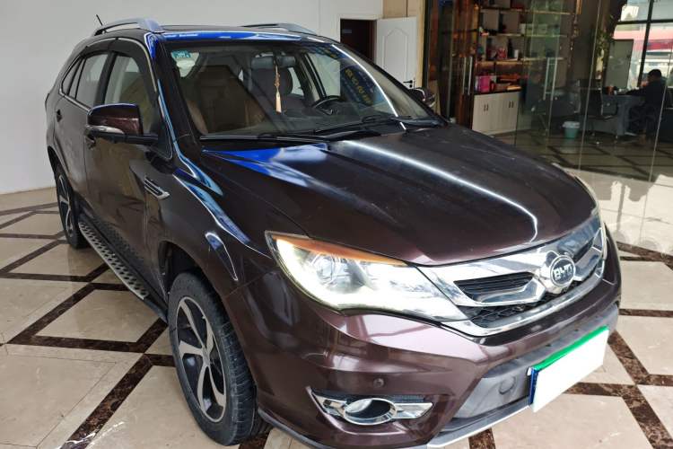 Used BYD S7 2016 2.0T Automatic Prestige Edition Front Right 45 Deg