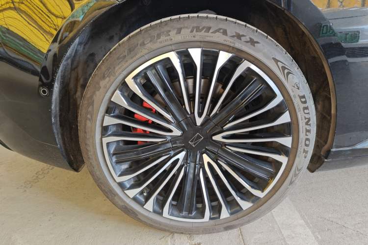 Used Avatr 12 2025 Updated Ultra All-Electric Four-Wheel Drive Exterior 5