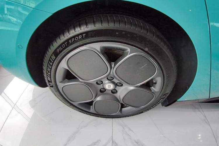 Used Xiaomi Auto SU7 2024 Rear-Drive Ultra-Long Range Advanced Pro-Level Intelligent Driving Version Exterior 3