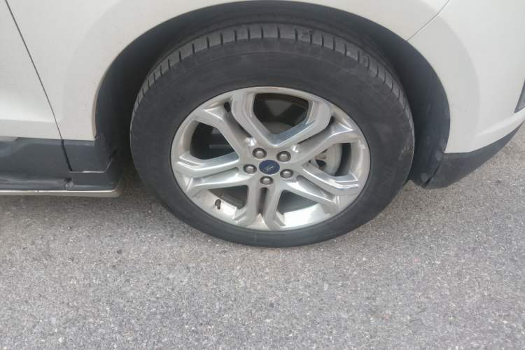 Used Ford Edge 2017 EcoBoost 245 Two-Wheel-Drive Sporty 7-Seater Right Front Wheel Hub