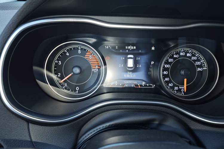 Used Jeep Cherokee 2019 2.0T Four-Wheel Drive Explorer Edition China V