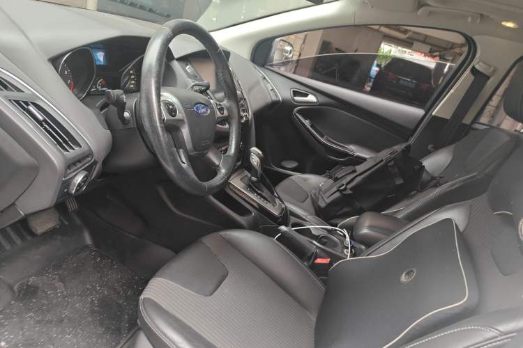 Used Ford Focus 2012 Sedan 1.6L Automatic Fashion Edition