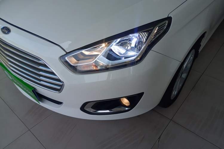 Used Ford Escort 2015 1.5L Automatic Fashion Model