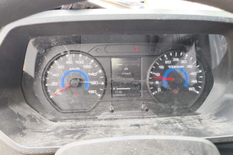 Used Iveco Daily 2025 2.5T V37 Van Transporter Green Lane Enhanced Version Mid-Chassis Mid-Roof Dual Tires
