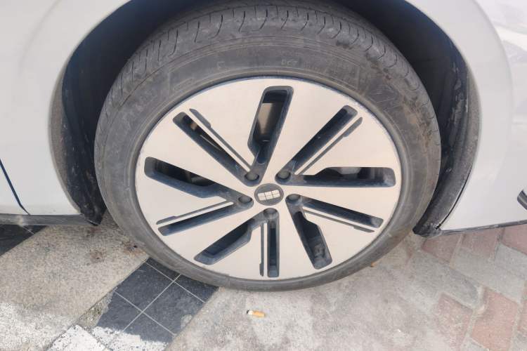 Used Geely Galaxy E8 2024 665 km Range Rear-Drive Starship Long-Range Version