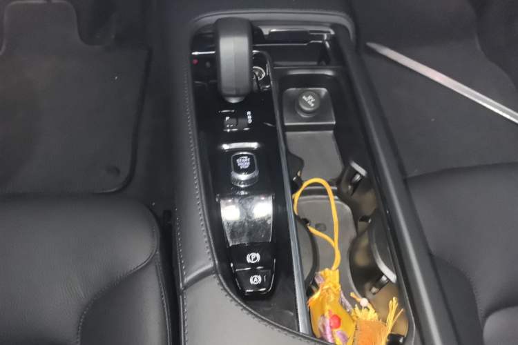 Used Volvo V90 2023 Cross Country B5 AWD Smart Range Edition