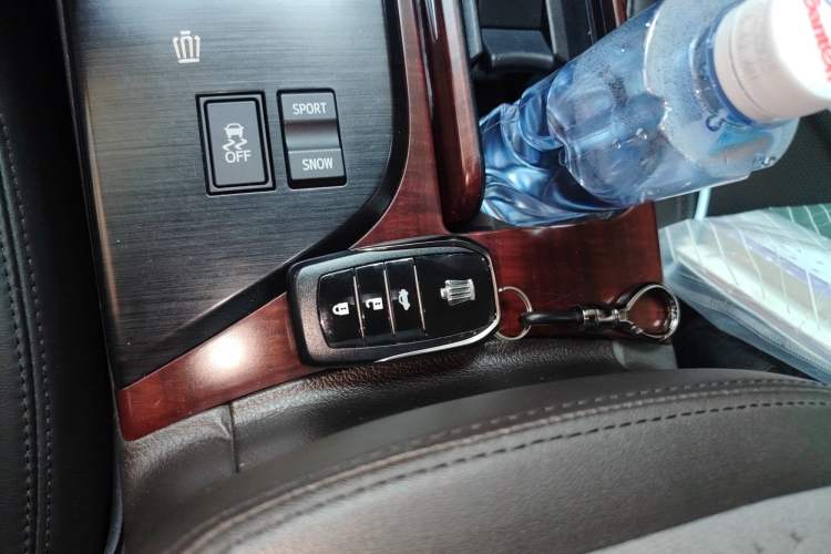 Used Toyota Crown 2010 2.5L Royal Leather Sunroof Edition Vehicle Key