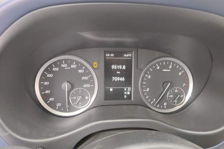 Used Mercedes-Benz Vito 2021 2.0T Elite Version 7 Seats
