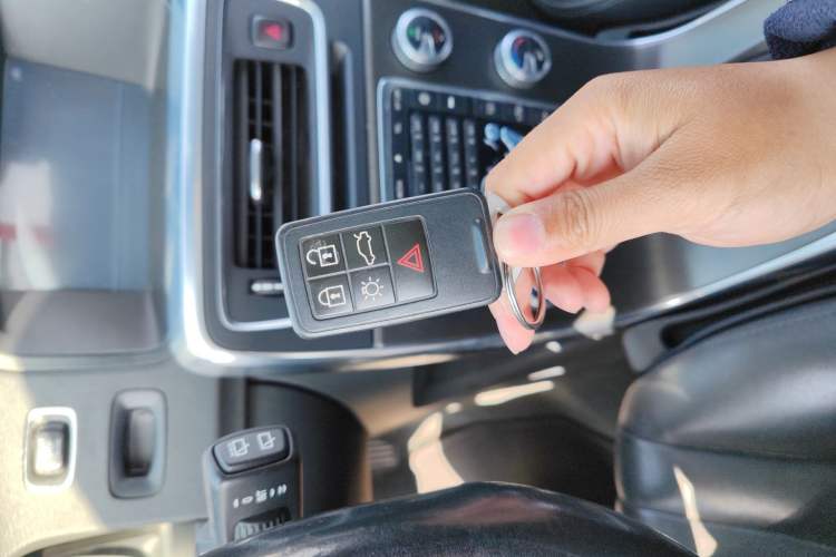 Used Volvo V60 2015 T5 Zhiyi Edition Vehicle Key