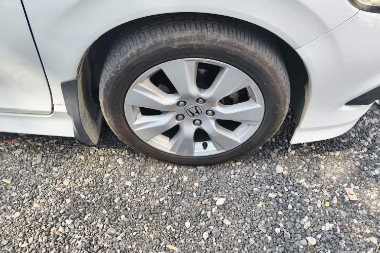 Used Honda Jade 2013 1.8L automatic Comfort version 5 seats Right Front Wheel Hub