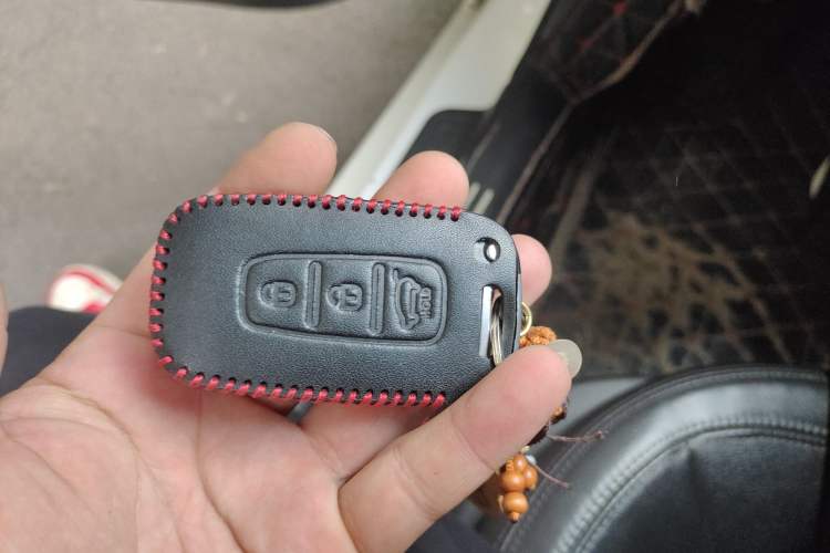 Used Kia K5 2011 2.0L Automatic DLX Vehicle Key