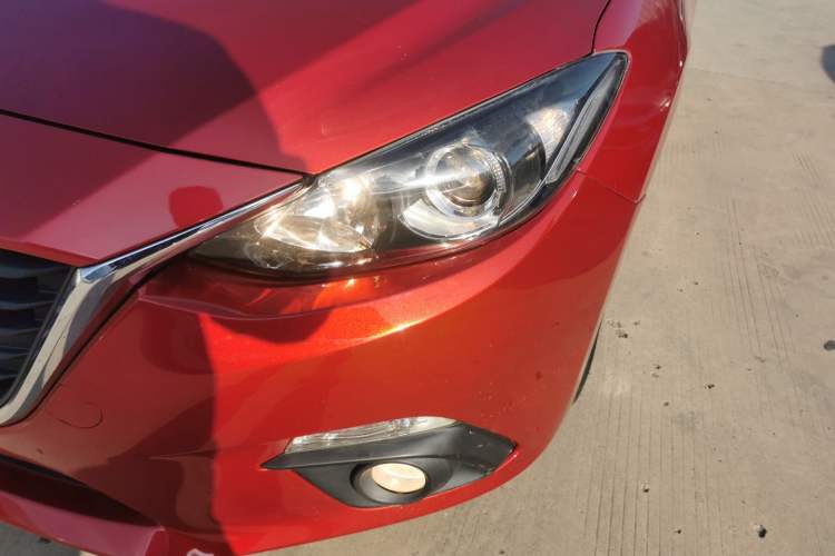 Used Mazda Mazda 3 Axela 2014 Sedan 1.5L Automatic Luxury Model