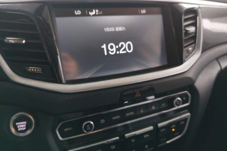 Used GAC Trumpchi GS7 2017 280T Two-Wheel Drive Luxury Model Audio And AC Panel