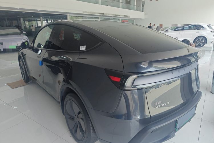 Used Tesla Model Y 2025 Rear-Wheel Drive First Edition Exterior 2