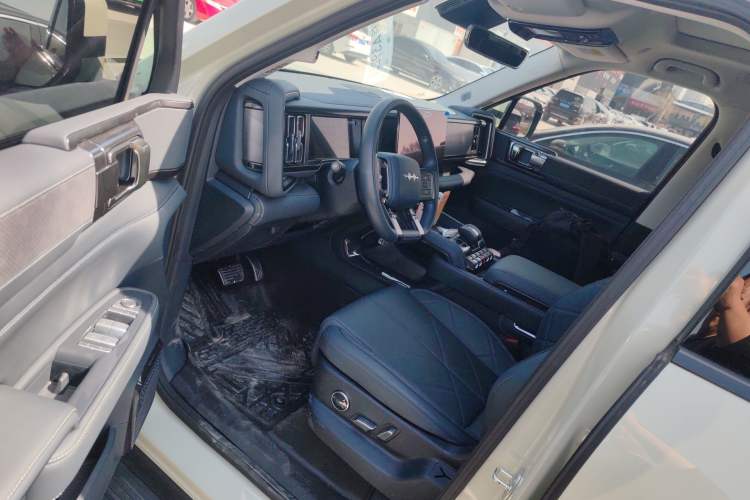 Used Formula Leopard 5 2023 Explore Edition