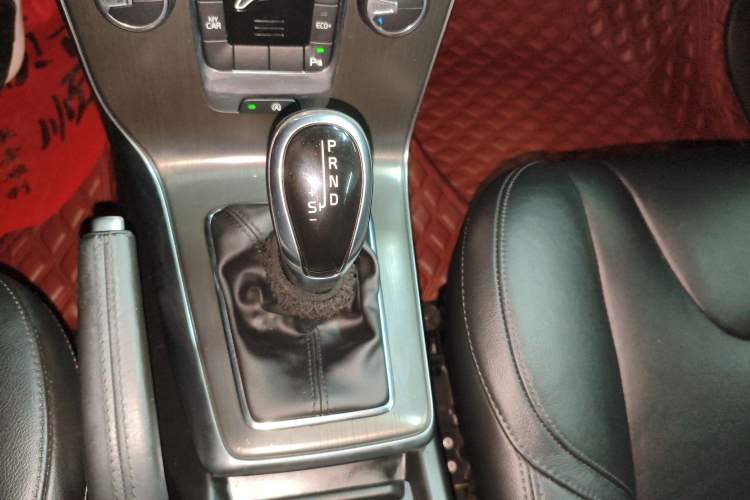 Used Volvo V40 2016 T3 Zhiyi Edition