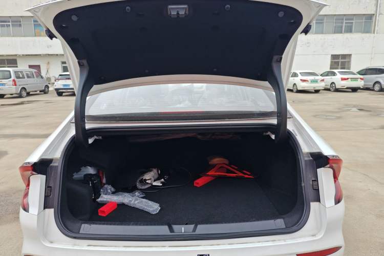 Used Wuling Xingguang 2025 70km Smart Standard Version Trunk