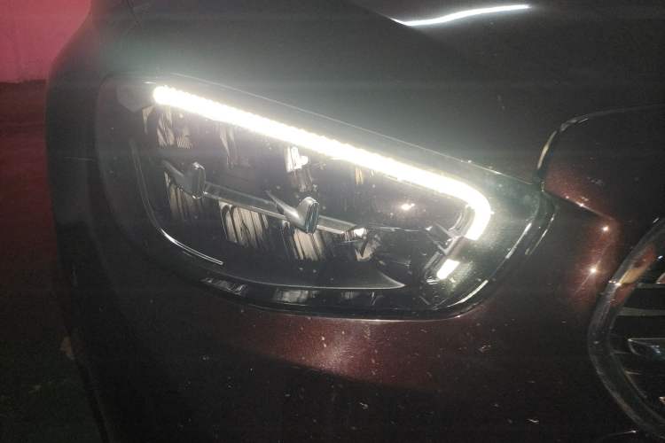 Used Mercedes-Benz E-Class New Energy 2021 E 350 e L Plug-in Hybrid Sedan Right Front Headlight