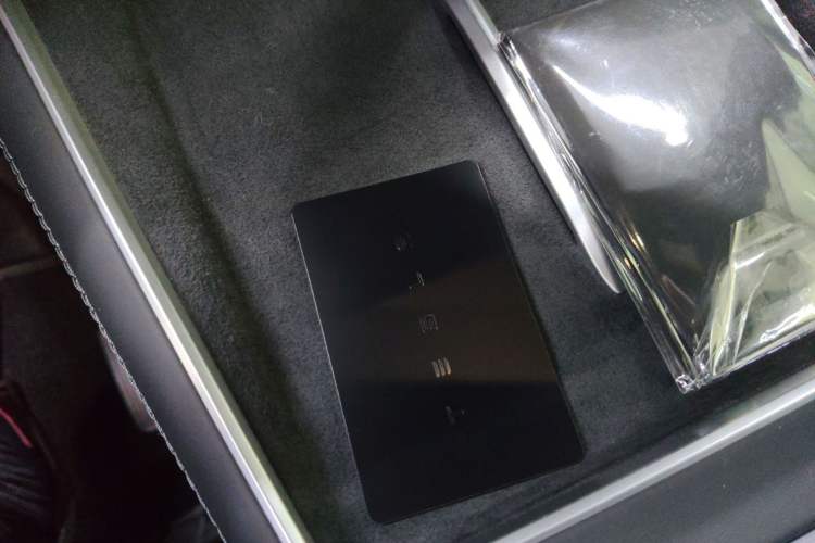 Used Tesla Model Y L 2025 Model Long-Range All-Wheel-Drive Version
