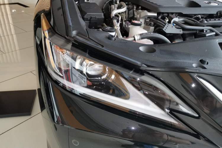 Used Lexus ES 2022 300h Excellence Edition Right Front Headlight