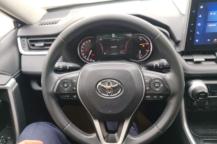 Used Toyota RAV4 2021 2.0L CVT 4x4 Style PLUS Edition Steering Wheel