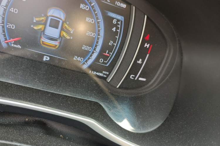 Used Geely Auto Emgrand X7 Sport 2016 1.8TD Automatic Smart Model Odometer Close Up