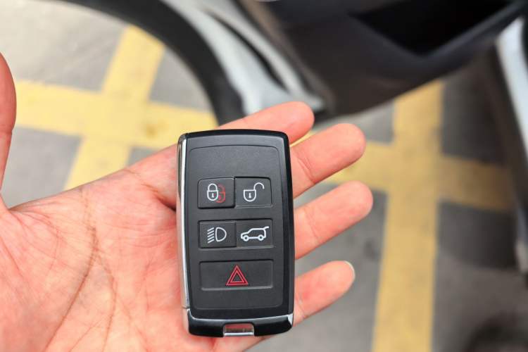 Used Jaguar E-PACE 2024 YAO Black Sport Edition R-DYNAMIC SE BLACK Vehicle Key