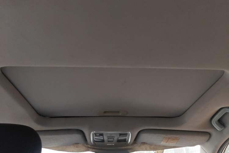 Used Geely Auto GX7 2015 Sports Edition 2.0L Automatic Luxury Upgrade Version China V Standard