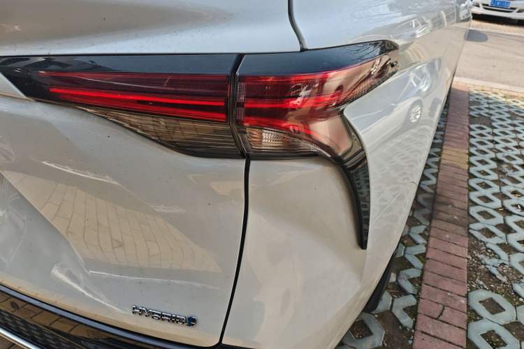 Used Toyota Granvia 2023 2.5L Hybrid Luxury Edition
