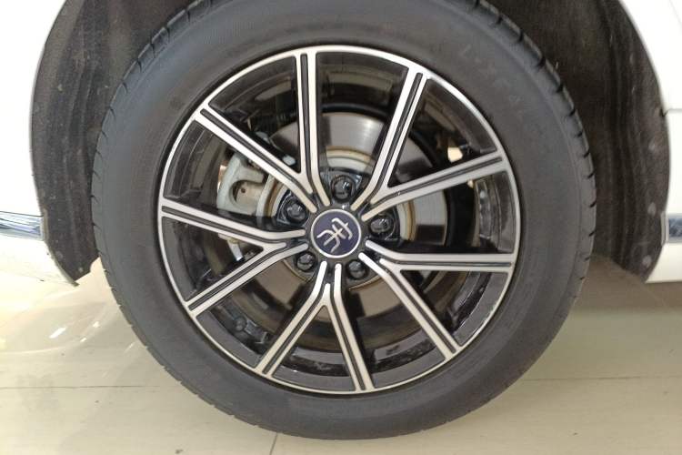 Used BYD Song MAX New Energy 2022 DM-i 105KM Executive Edition Right Rear Wheel Hub