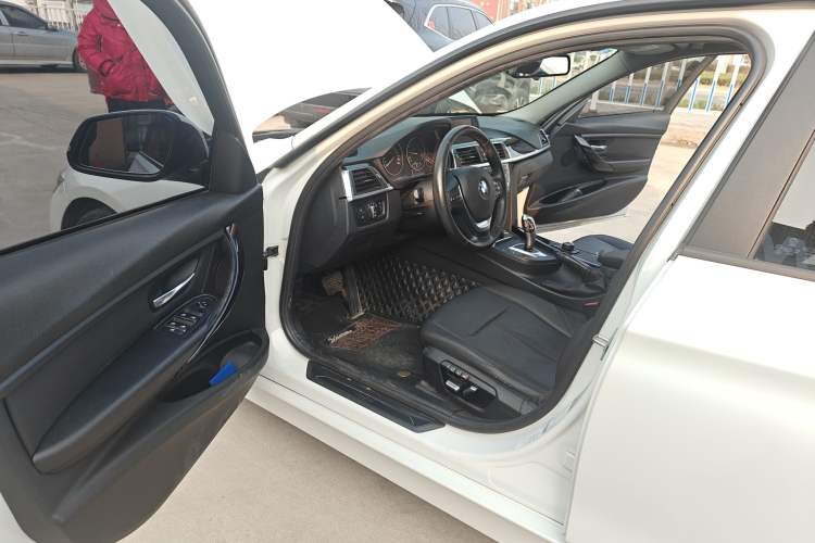 Used BMW 3 Series 2017 318i Fashion Model
