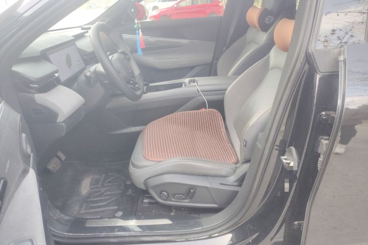 Used Lynk & Co 08 EM-P 2023 120km Long-Range Pro
