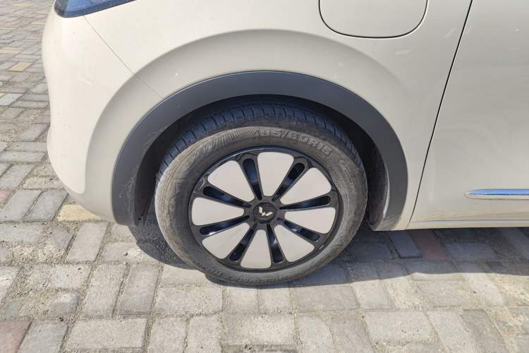 Used Wuling Bingo 2025 410 km Lingxi Deluxe Edition Left Front Wheel Hub