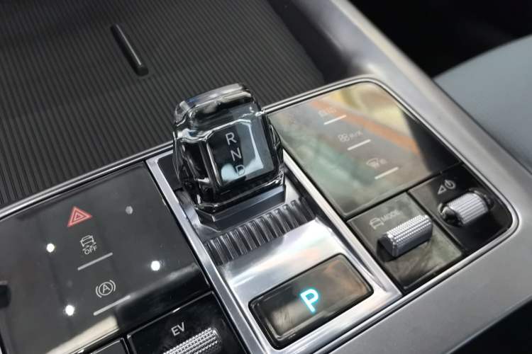 Used BYD Seal 2023 DM-i 1.5L 121km Luxury Model Gear Lever