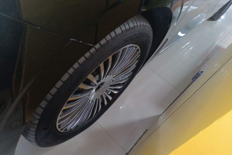 Used VOYAH Dream 2025 PHEV Four-Wheel Drive Prestige Kunpeng Edition