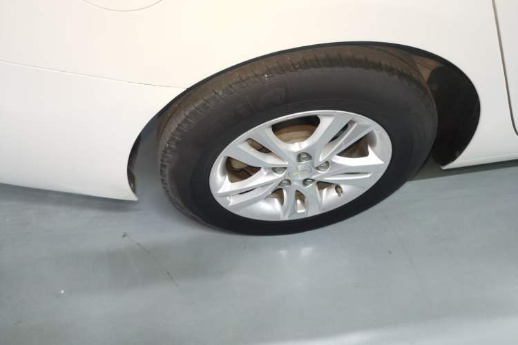 Used Chevrolet Cavalier 2019 320 Automatic Xinyue Edition Right Rear Wheel Hub
