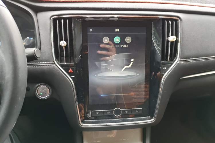 Used Roewe i6 New Energy 2017 45T Hybrid Connect & Smart Enjoyment Edition Audio And AC Panel