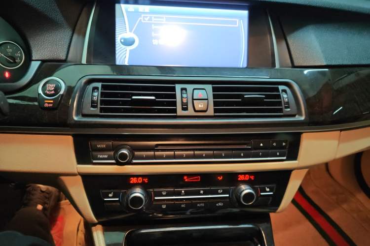 Used BMW 5 Series 2013 525Li Leading Model Audio And AC Panel