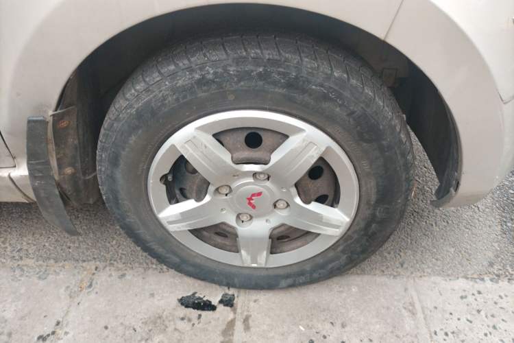 Used Wuling Hongguang 2010 1.2L Base Version China IV Standard Right Front Wheel Hub