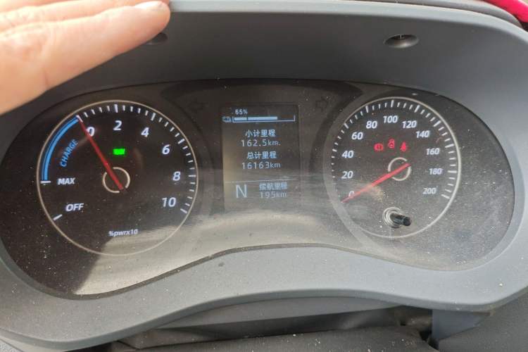 Used Wuling Yangguang 2024 300KM Comfort Version Passenger Van 75kW
