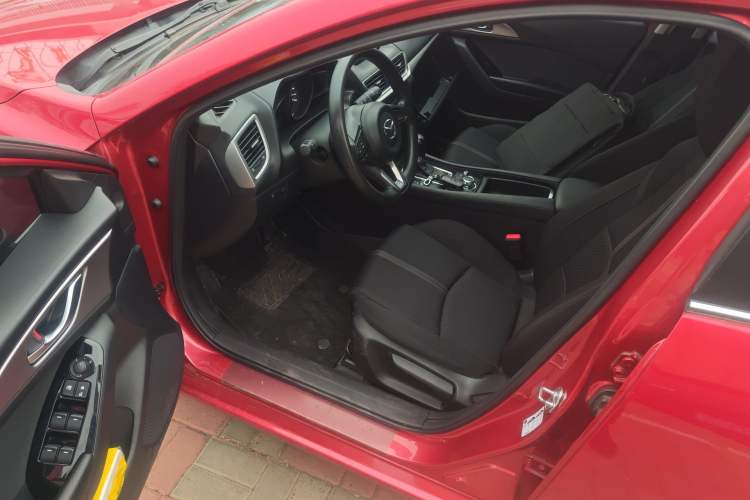 Used Mazda 3 Axela 2017 Hatchback 1.5L Automatic Luxury Model Emission Standard China V Driver Seat