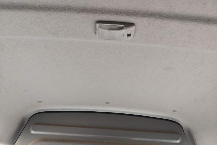 Used Jinbei New Hiace S 2023 1.5L Wealth Edition Van 2/5-Seater Non-Air-Conditioned Version SWC15M Headliner