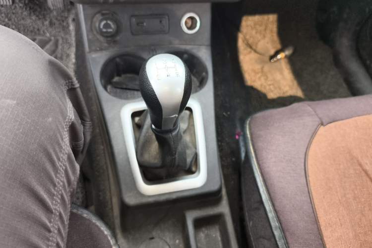 Used Dongfeng Fengon 330 2019 1.5L 330S Manual Comfort Version China VI Standard Gear Lever