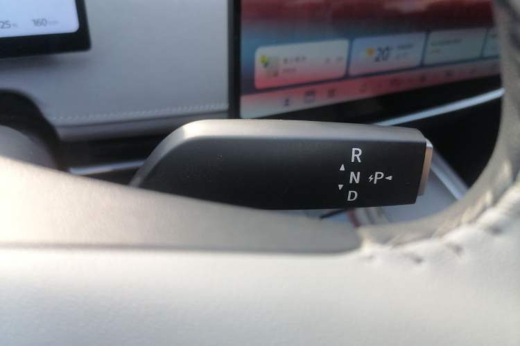 Used Nissan N7 2025 625 Max Gear Lever