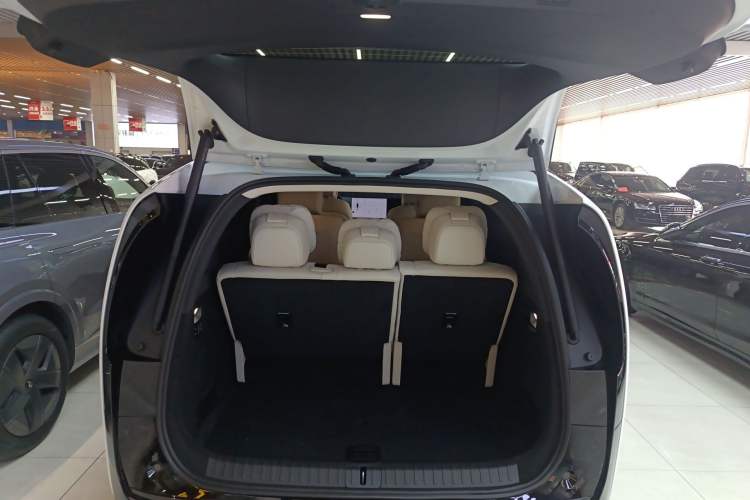 Used Li Auto MEGA 2025 Home Family Special Edition
