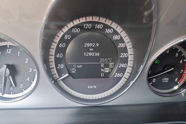 Used Mercedes-Benz E-Class 2011 E 300 L Fashion Prestige Model Odometer Close Up